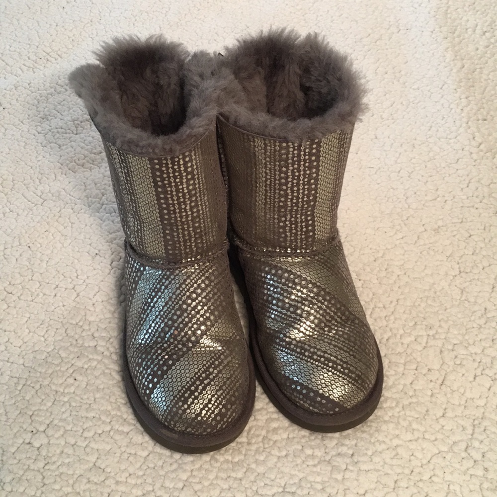 Girls gray metallic patterned UGGS